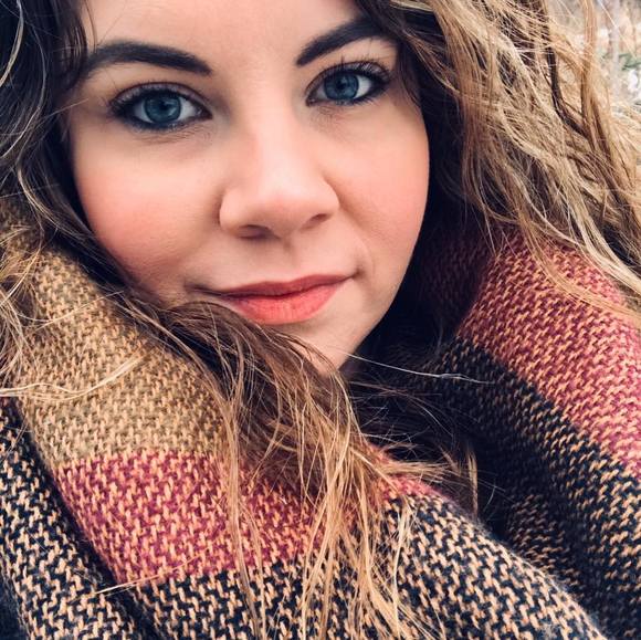 Meet your Posher, Ashley - Picture 1 of 1